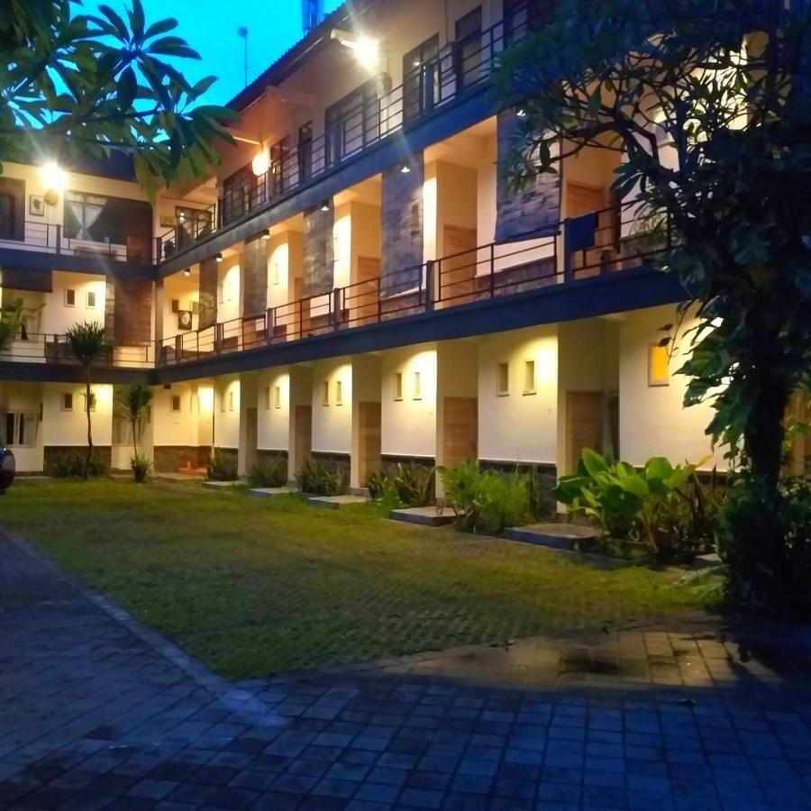 Urbanview Hotel Wayan Mansion Denpasa Buitenkant foto