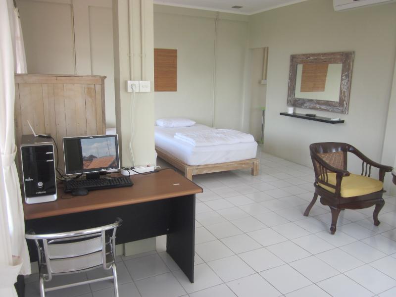 Urbanview Hotel Wayan Mansion Denpasa Buitenkant foto