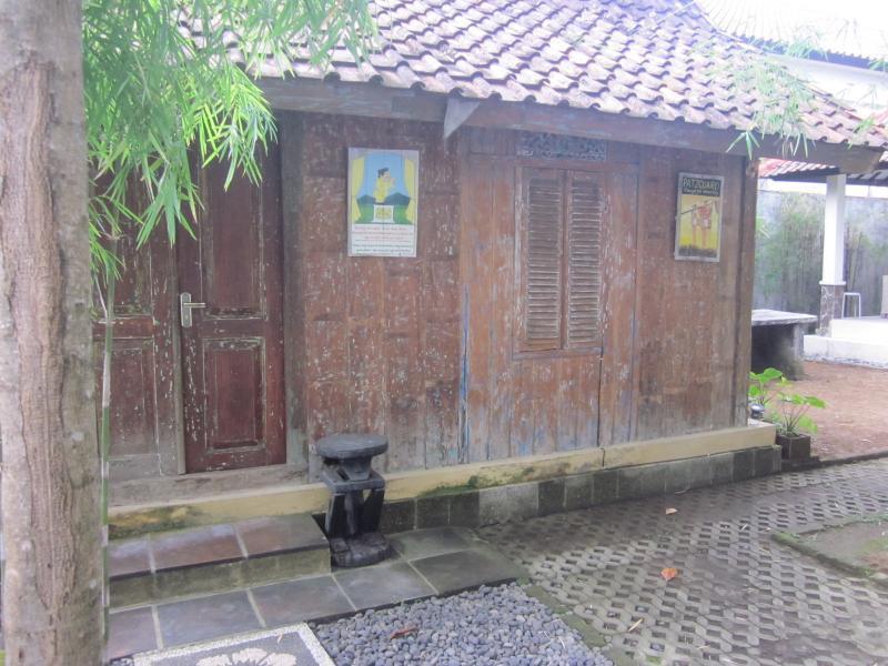 Urbanview Hotel Wayan Mansion Denpasa Buitenkant foto