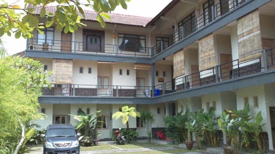Urbanview Hotel Wayan Mansion Denpasa Buitenkant foto