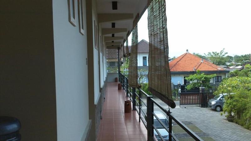 Urbanview Hotel Wayan Mansion Denpasa Buitenkant foto