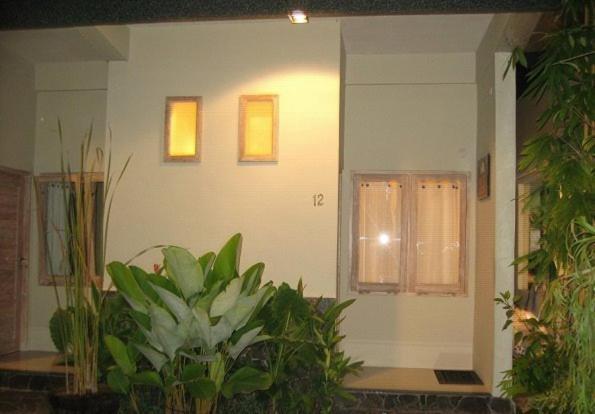 Urbanview Hotel Wayan Mansion Denpasa Buitenkant foto