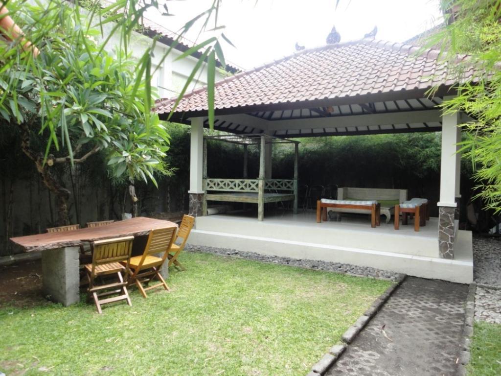 Urbanview Hotel Wayan Mansion Denpasa Buitenkant foto