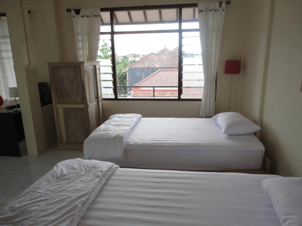 Urbanview Hotel Wayan Mansion Denpasa Kamer foto