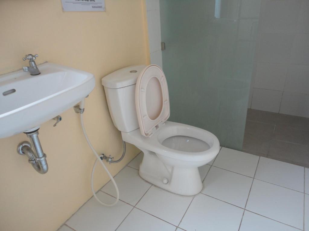 Urbanview Hotel Wayan Mansion Denpasa Kamer foto